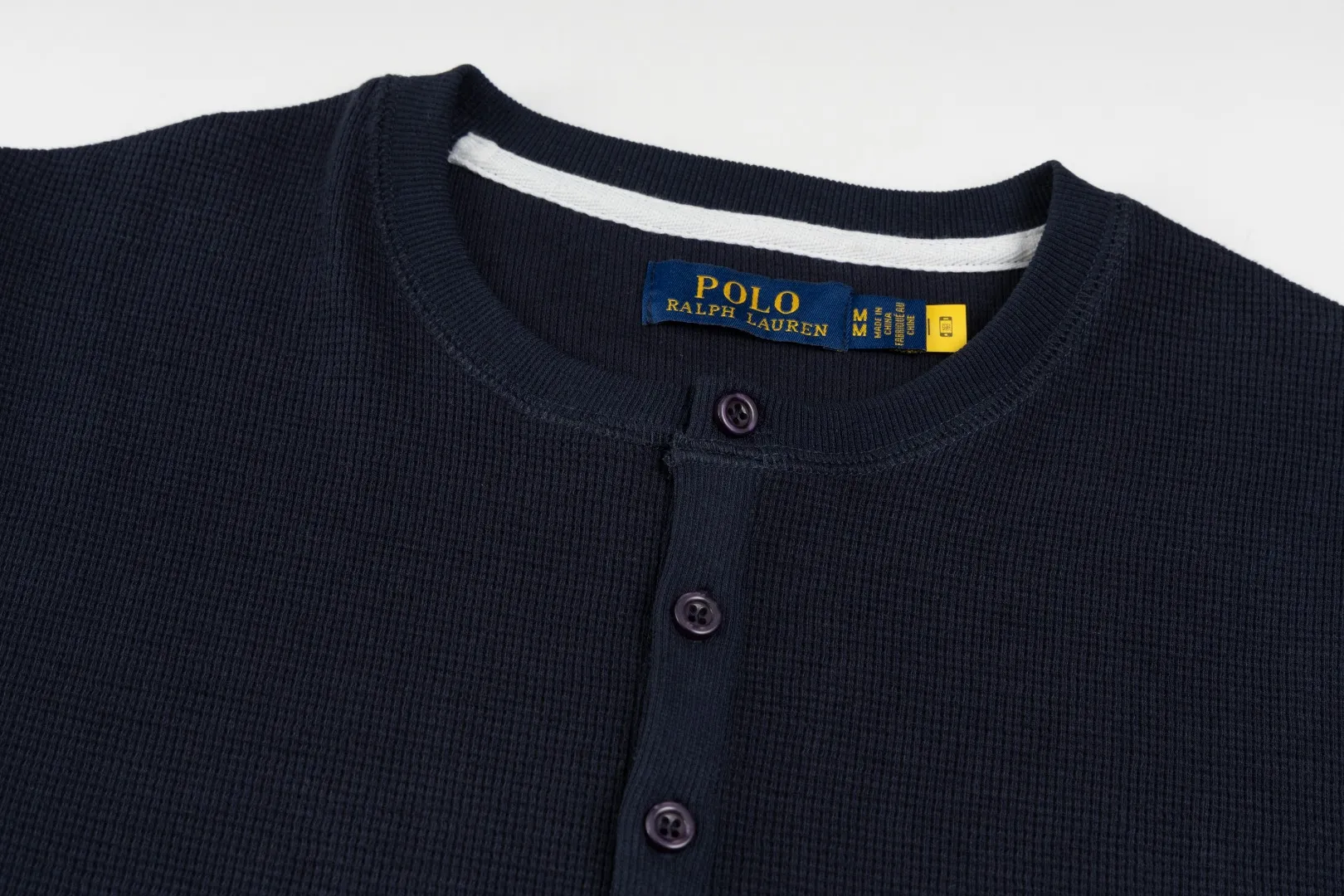 P196 #R79 Ralph Lauren/Ralph Lauren Waffle Henley Collar Open Button Sweater Exclusive Henry Collar Waffle Series Open Bust Sweater Exclusively customized with original grade waffle fabric, 100% cotton yarn imported machine-dyed weaving process, full texture, all collars, cuffs and hems are fixed and woven threads, full of high-quality quality, can be worn alone or matched, classic hot style Color Navy Blue Dark Gray Black White SIZE: S M L XL Shoulder width: 51.5/53/54.5/56 Bust: 108/112/116/120 Sleeve length: 60/61/62/63 Clothing length: 66.5/68/69.5/71